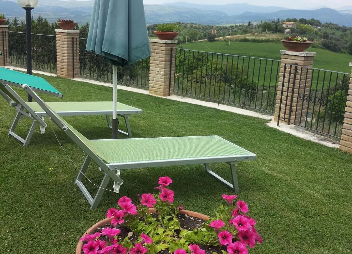 B&B La Piaggia モンテメラノ 0*,